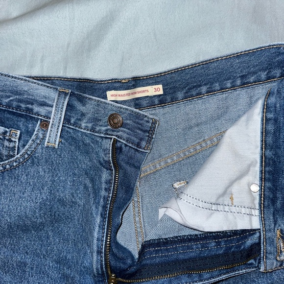 Levi High Waisted Mom Shorts - Picture 2 of 3